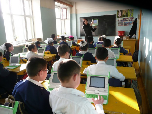 OLPC_Class_-_Mongolia_Ulaanbaatar-624x468.jpg
