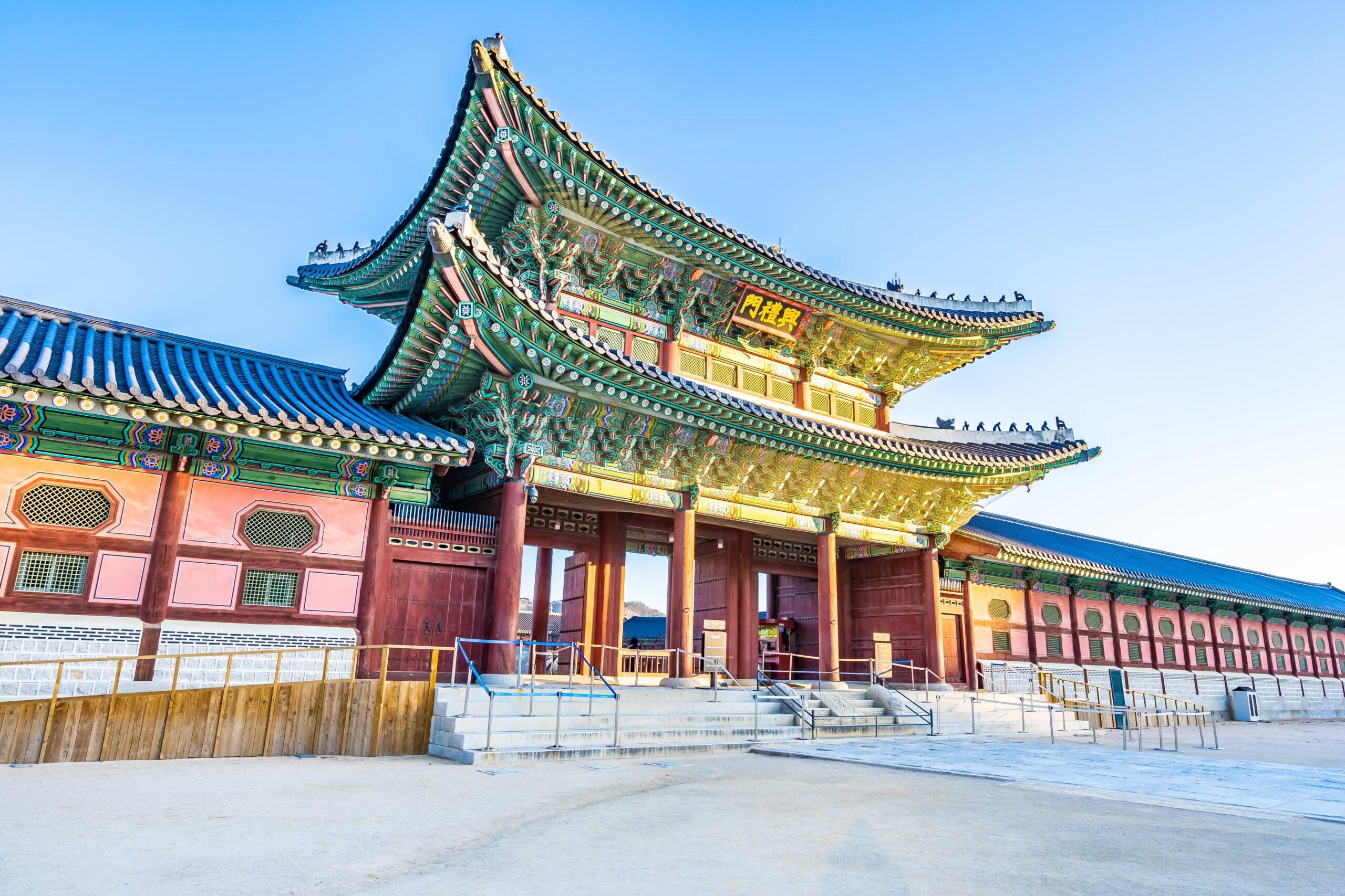 Image of a Korean Palace to illustrate the importance of learning Korean for business
