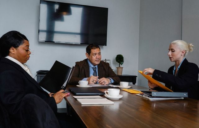 A business meeting conducted in Portuguese